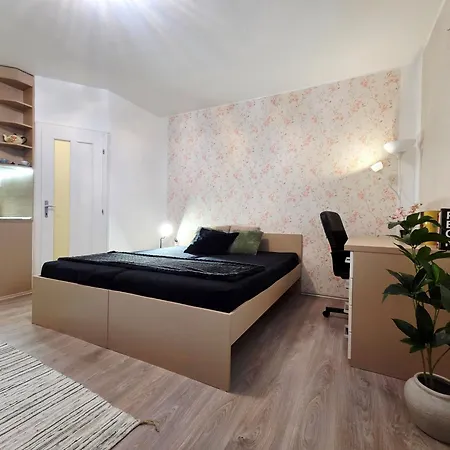 Cozy And Modern - Free Parking Apartment Bratislava